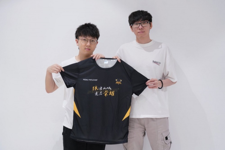 曼联目前正 曼联目前正